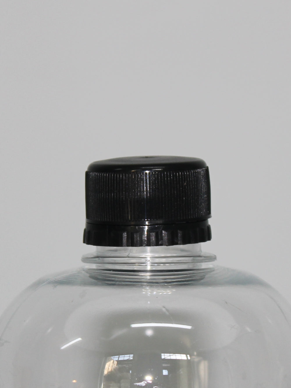 750ml Ribbed Solvent 38g PET Bottle - (Pack of 100 units)