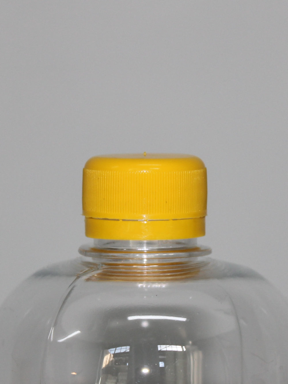 750ml Ribbed Solvent 38g PET Bottle - (Pack of 100 units)